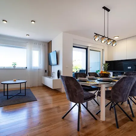 Rooftop Horizon Apartment